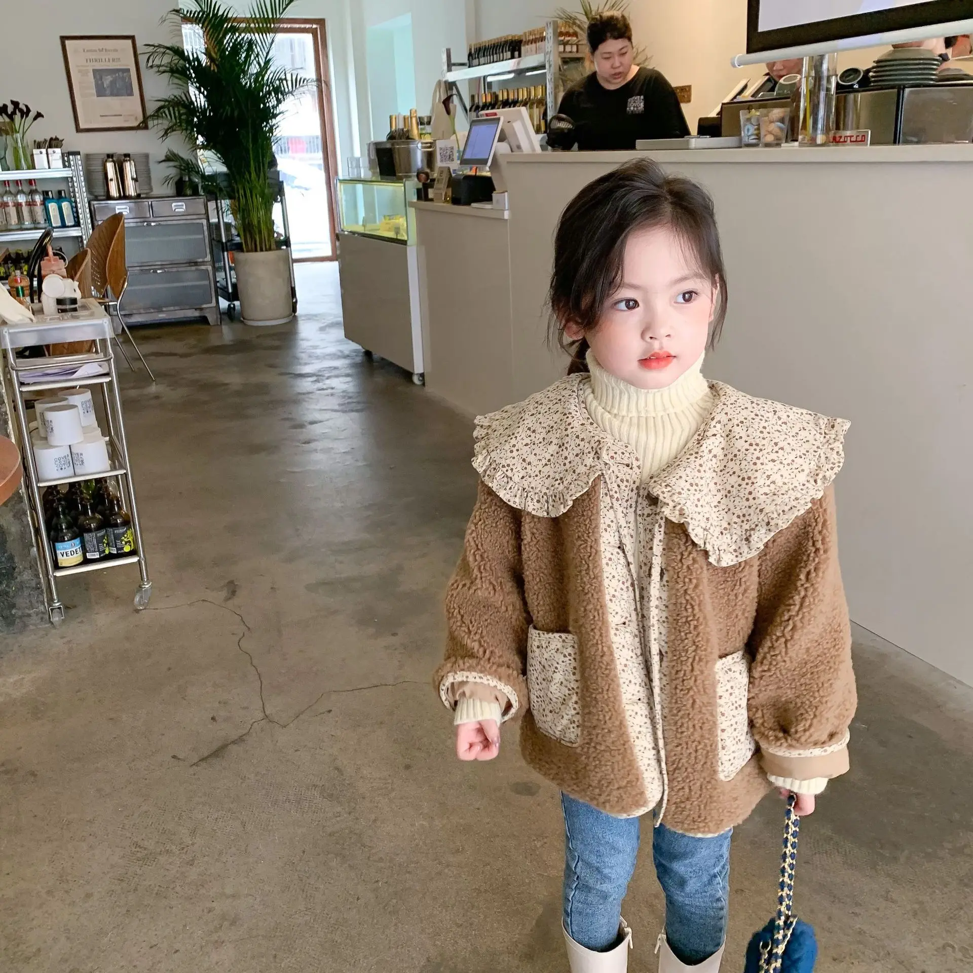 

MILA CHOU 2021 Winter Baby Girls Floral Large Lapel Lamb Wool Brown Coat Children Thicken Warm Korean Jacket Kid Top Clothes 2-8