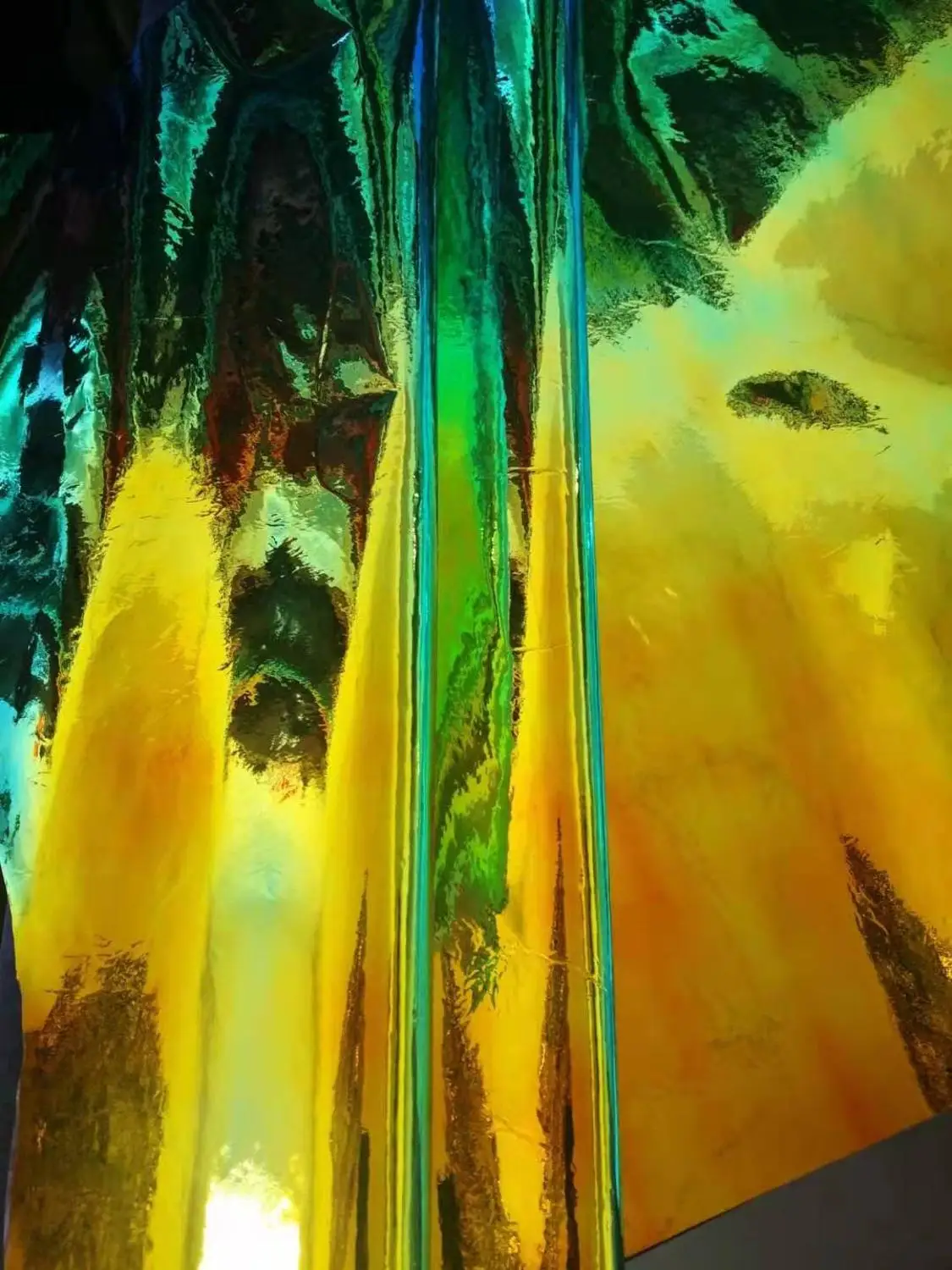 Голографическая зеркальная поверхность из натуральной воловьей кожи Farbic в