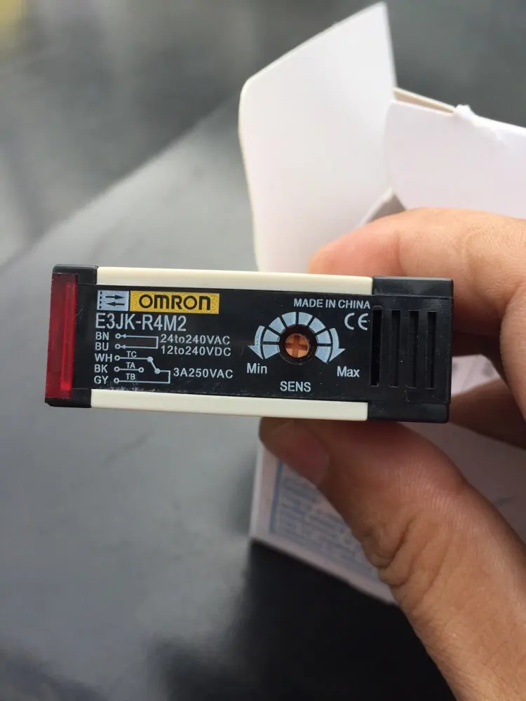 

Фотоэлектрический переключатель E3JK-R4M2 DC 12-24V
