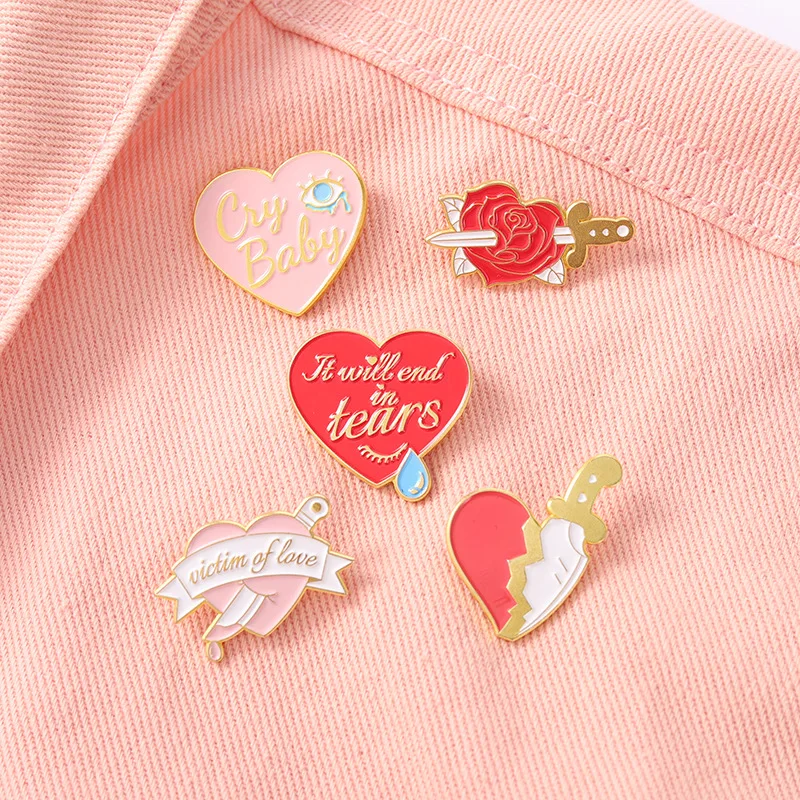 Эмалированная булавка в форме сердца стиле панк нож слеза роза любовь разбитое
