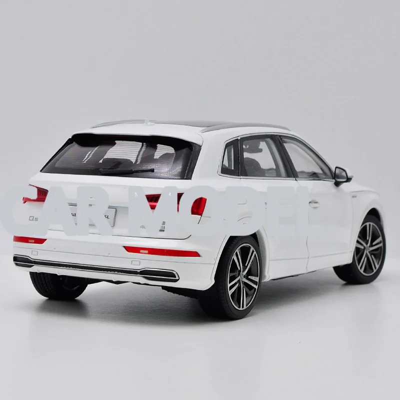 1:18 scale Alloy Toy Vehicles Q5L Q5 2018 SUV Car Model Of Children's Cars Original Authorized Authentic Kids Toys | Игрушки и хобби
