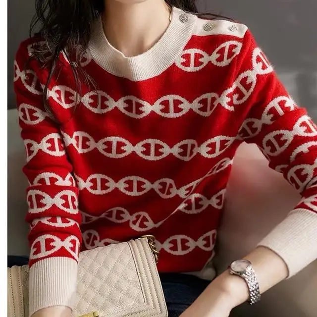 

2020 new shoulder metal button round neck T-shirt autumn and winter women's bottom coat
