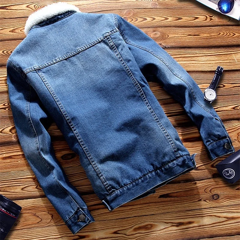 Мужская джинсовая куртка повседневная приталенная с теплой меховой подкладкой