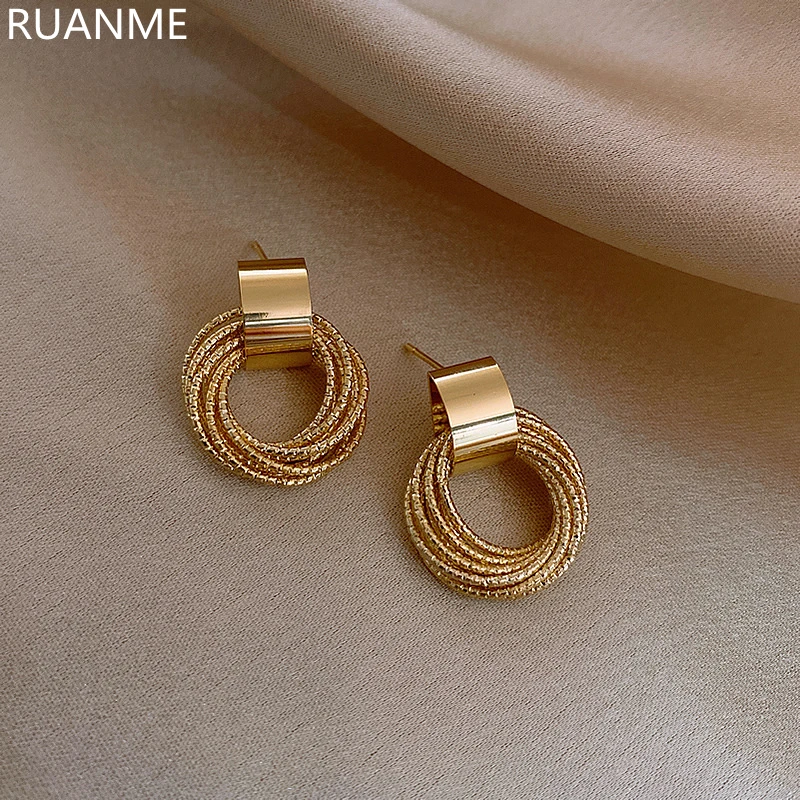 

Retro Metallic Gold Multiple Small Circle Pendant Earrings 2022 New Jewelry fashion Wedding Party Unusual Earrings For Woman