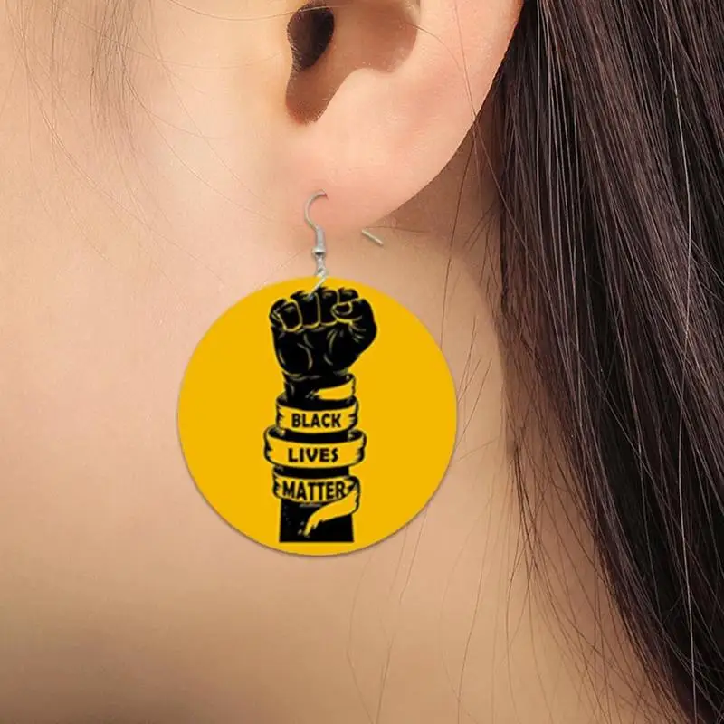 Цветные круглые серьги с буквенным принтом черные надписью Live Matters Power Never Gifts