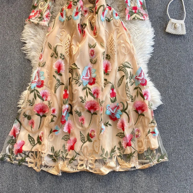 Женское платье-миди с длинным рукавом вышивкой | Женская одежда