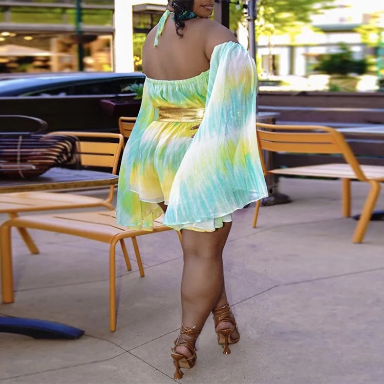 Женский комбинезон с открытыми плечами зеленый V-образным вырезом и высокой