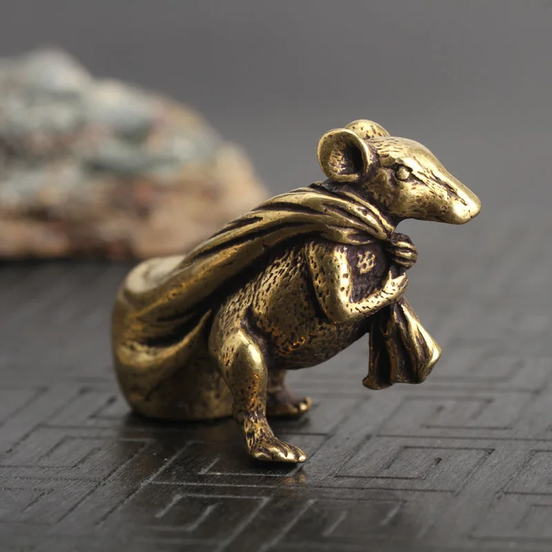 Китайский Fengshui ручной работы латунные крысы украшения мышь держит сумку статуя