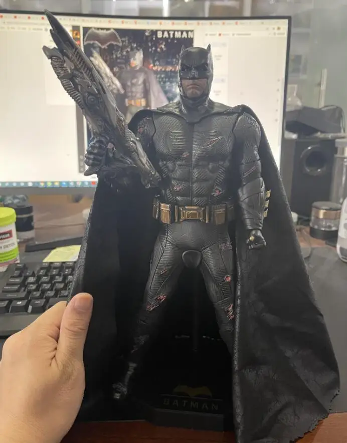 Экшн-фигурка Бэтмена 30 см