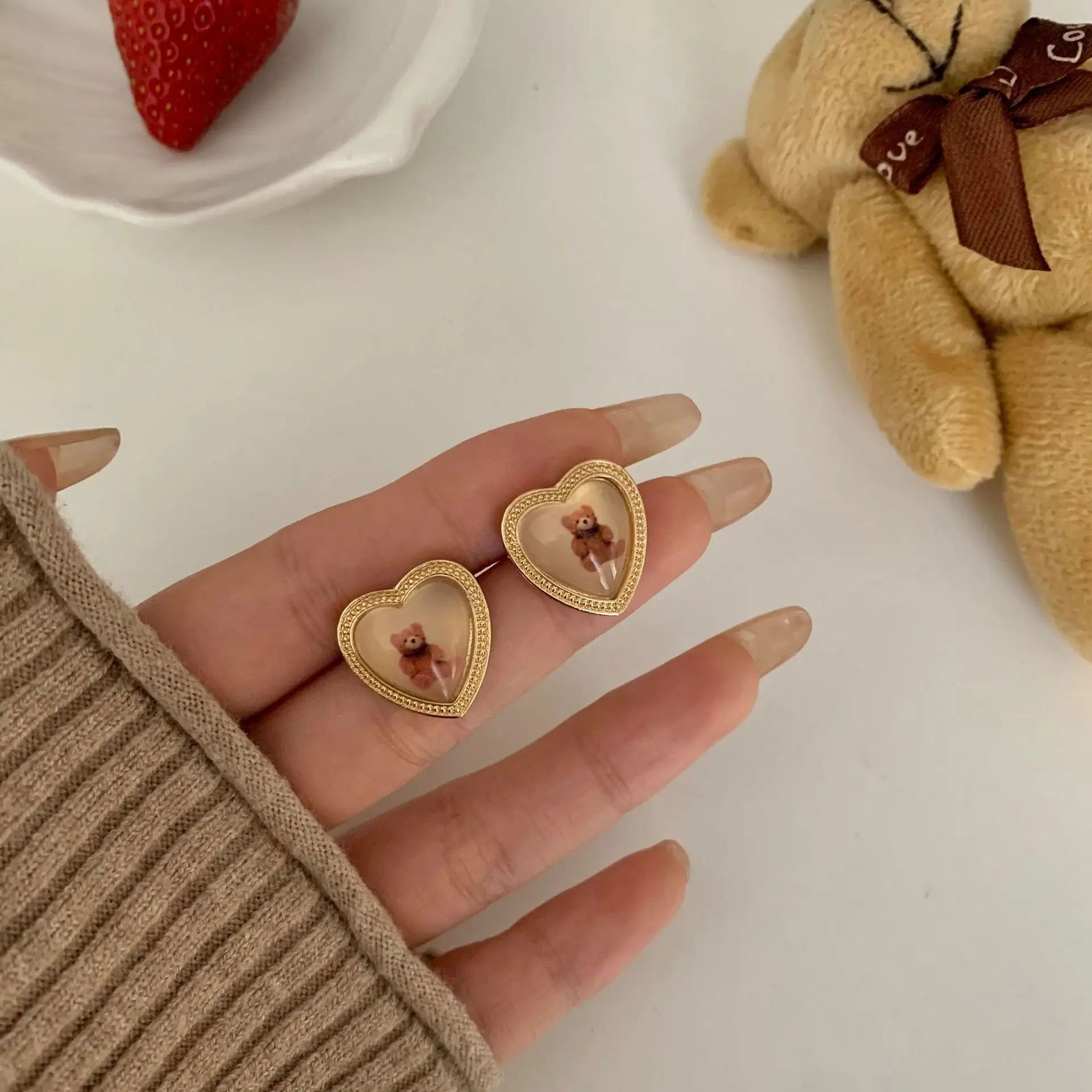 

2021 Trendy Simple Metal Bear Love Heart Stud Earrings for Women Girl Small Ear Clip Earring Without Piercing Jewelry Oorbellen