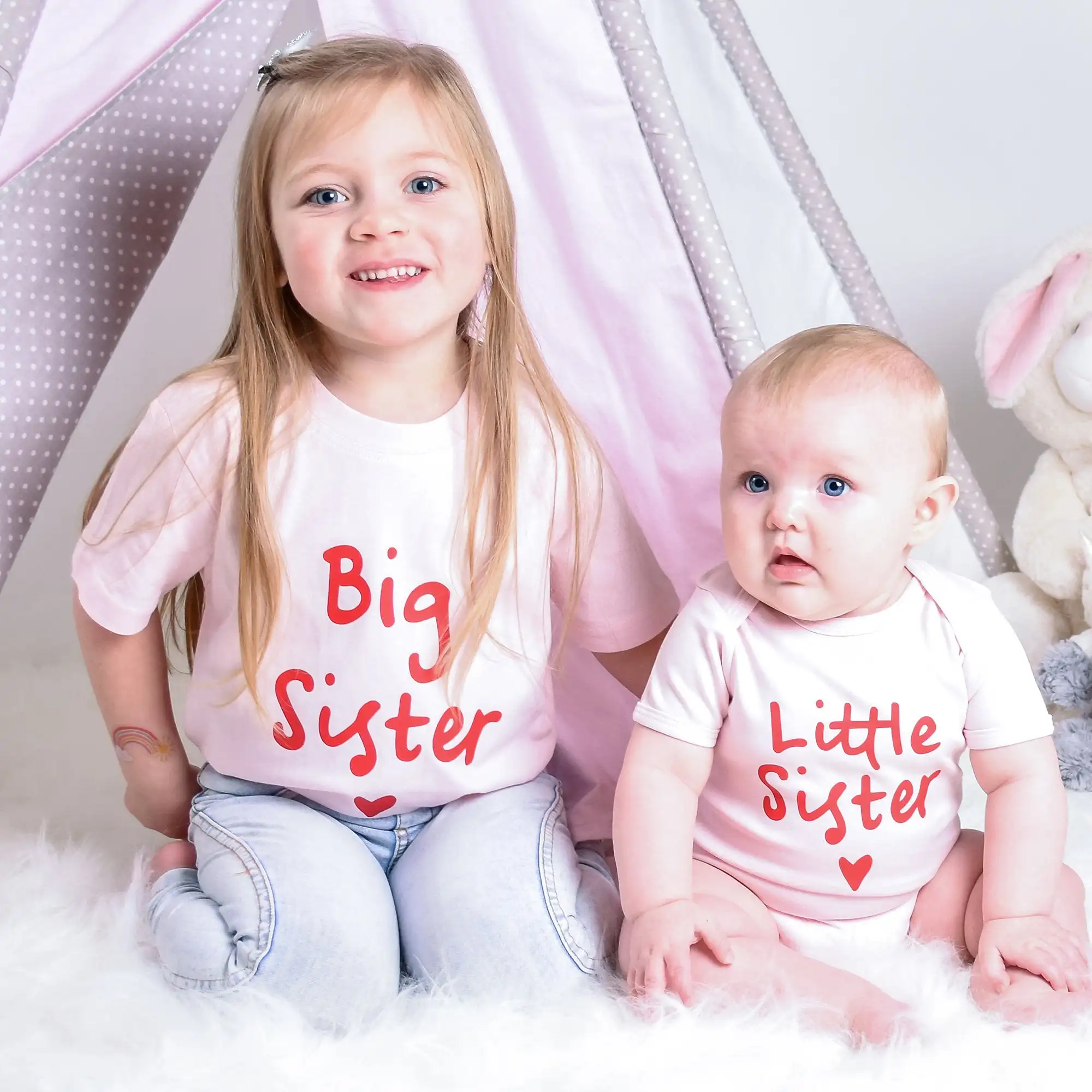 Www sister. Большие сестры. Одежда для малышей с надписью little sister. Big sisterly. Фотосессия big sister.