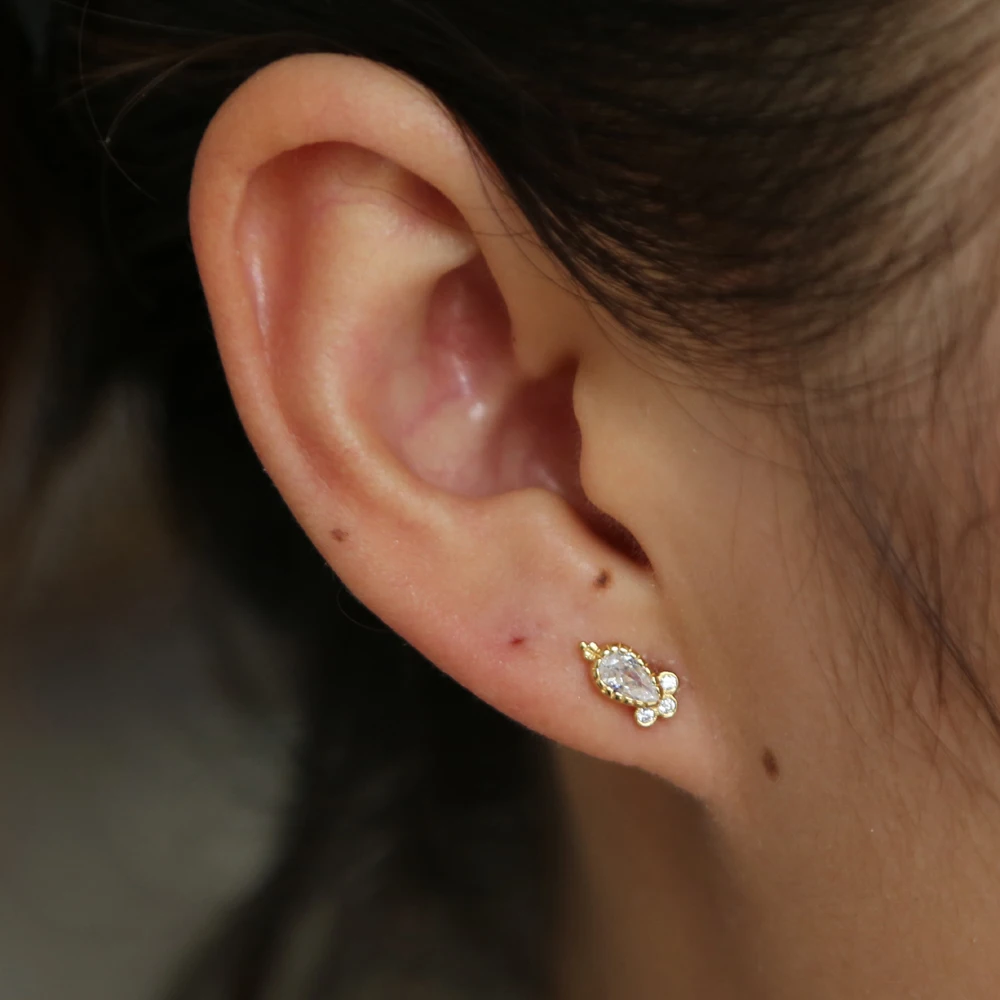 

Модные изысканные минималистичные серьги-гвоздики из стерлингового серебра 925 пробы в форме капли воды с кубическим цирконием и кристаллам...