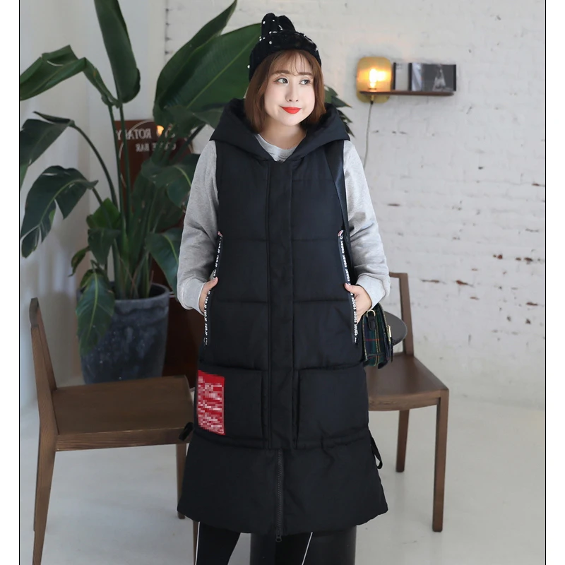 Женский плотный жилет с капюшоном длинный весенний большого размера 50 и 52