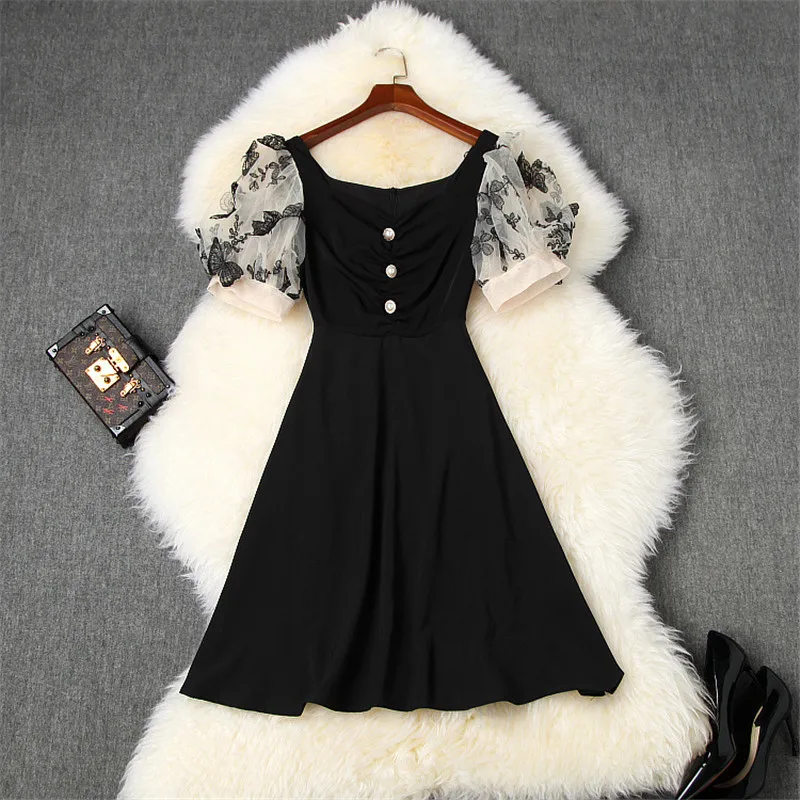 Женское модельное платье с коротким рукавом черное мини пышными рукавами лето 2020