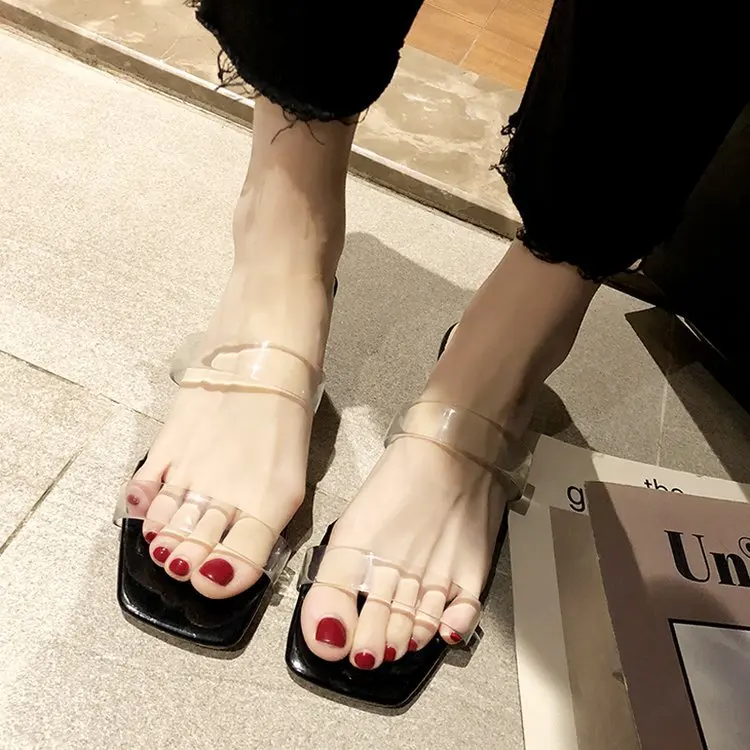 Сандалии женские на толстом каблуке простые пикантные туфли с кристаллами