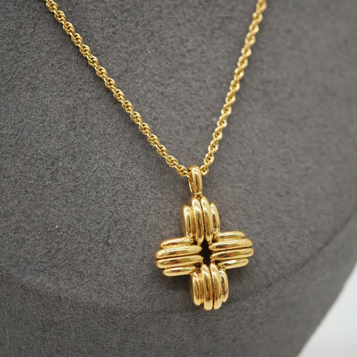 

Unisex real gold plated high quality pendant chain neckalce high end jewelry