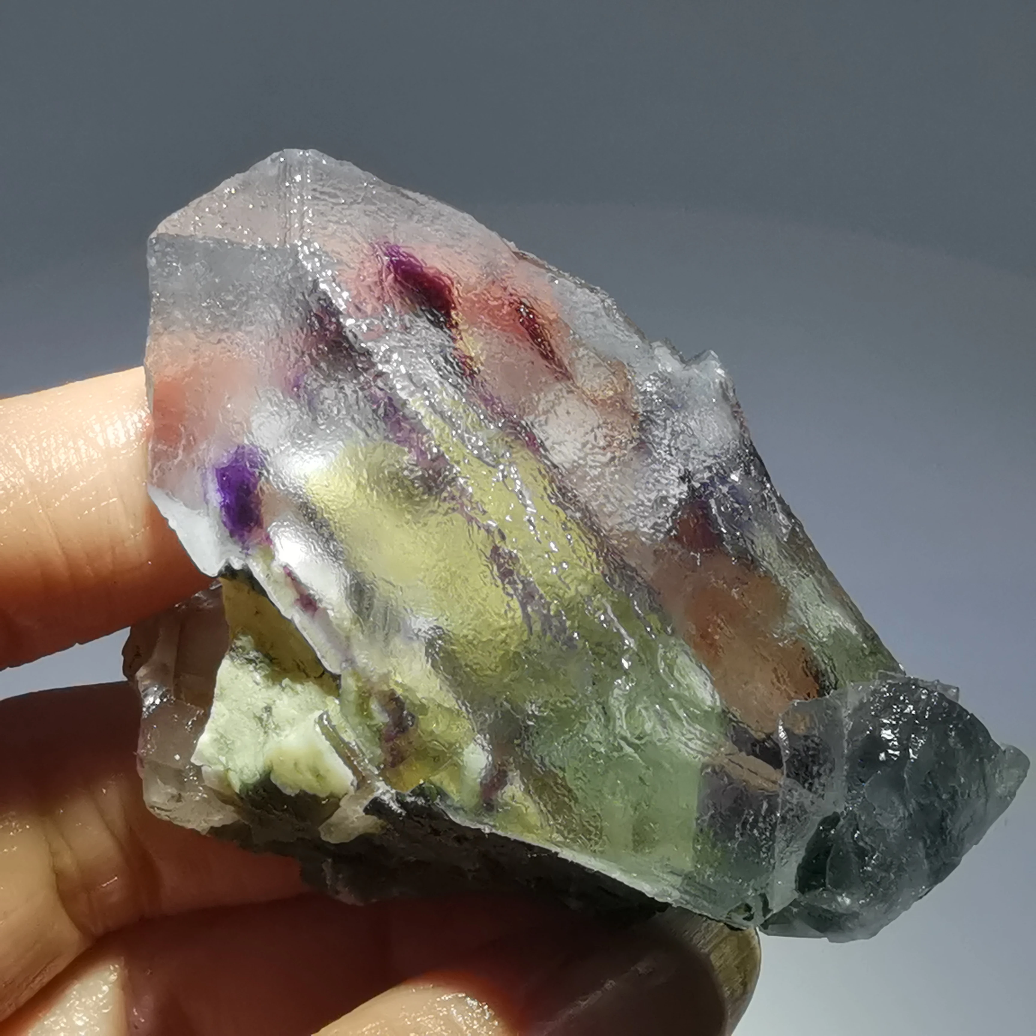 

69gNatural mirage фиолетовый флюорит минеральный камень домашний декор кольцо вены исцеления обучения образец с украшением в виде кристаллов квар...