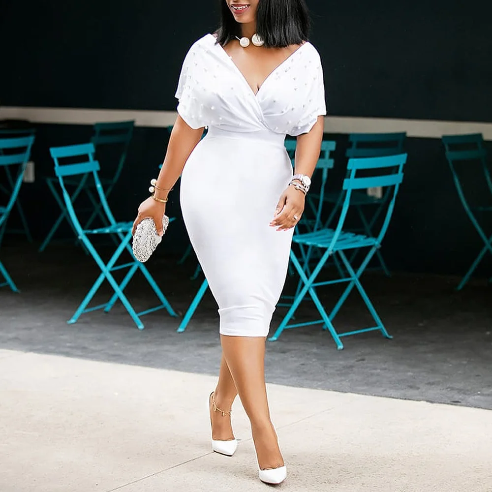 Платье женское летнее облегающее средней длины с бусинами и высокой