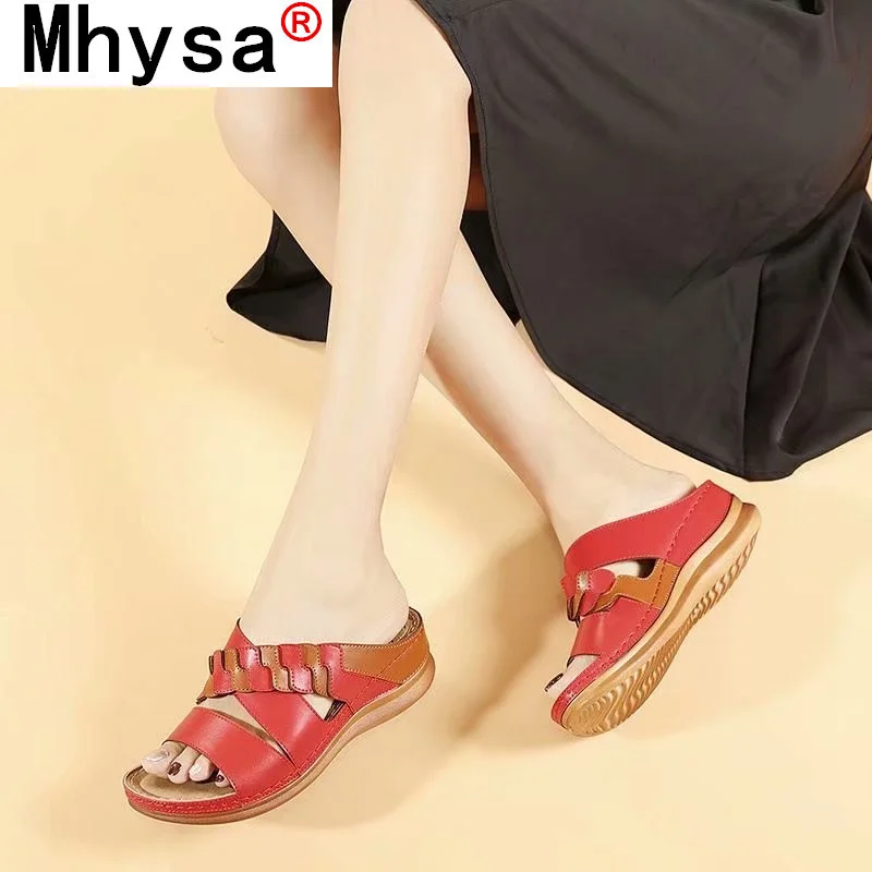 

2021 Summer New Women Outdoor Non Slip Slippers Fashion PU Leather Comfortable Slope Heel Casual Open Toe Beach Women Sandals