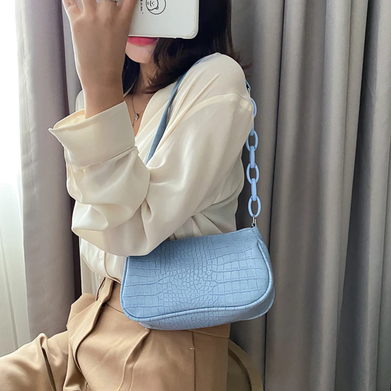 

Сумка-слинг женская из мягкой искусственной кожи, на плечо, с цепочкой