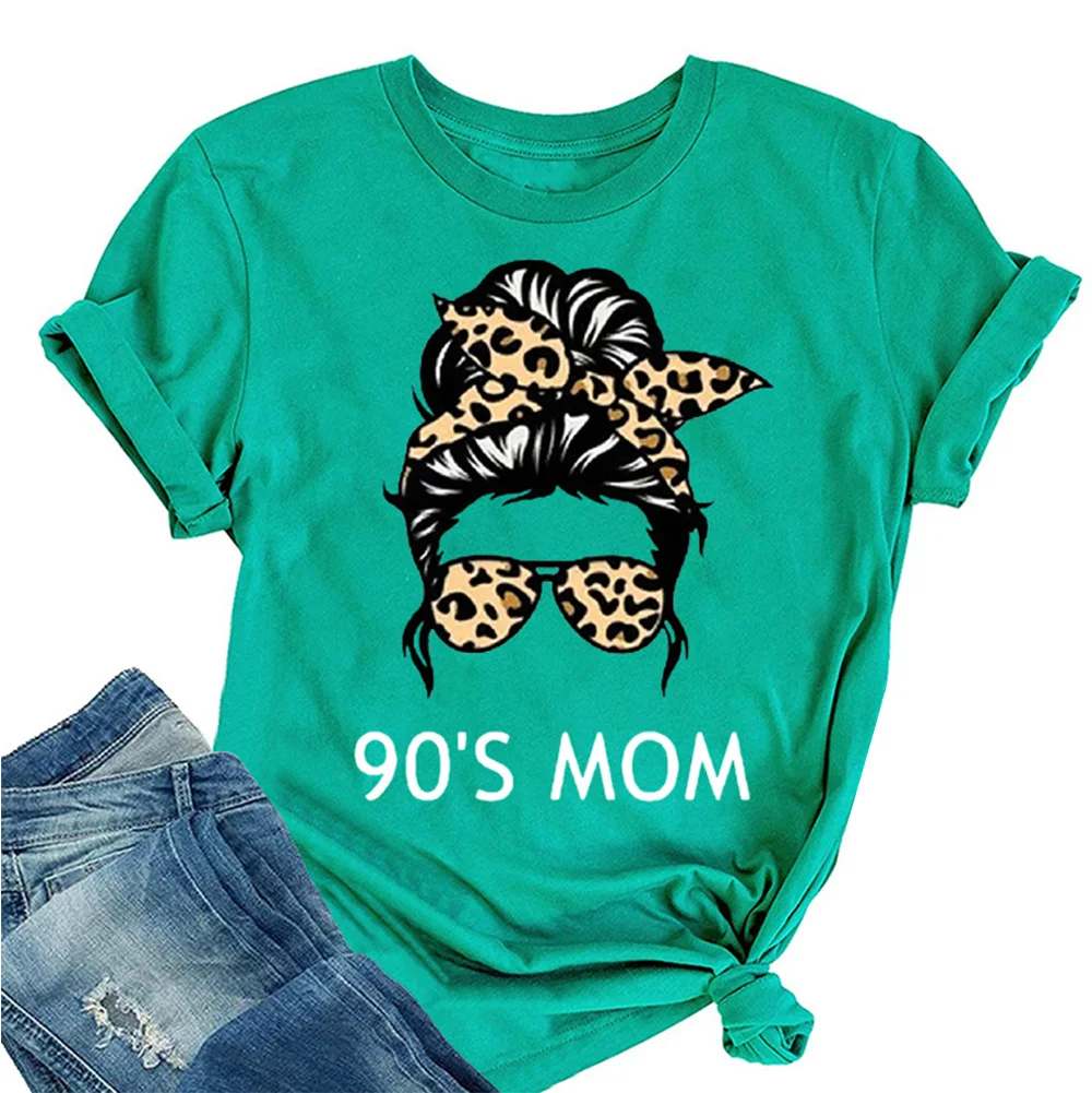 

Футболка женская с леопардовым шарфом и надписью «Mom»