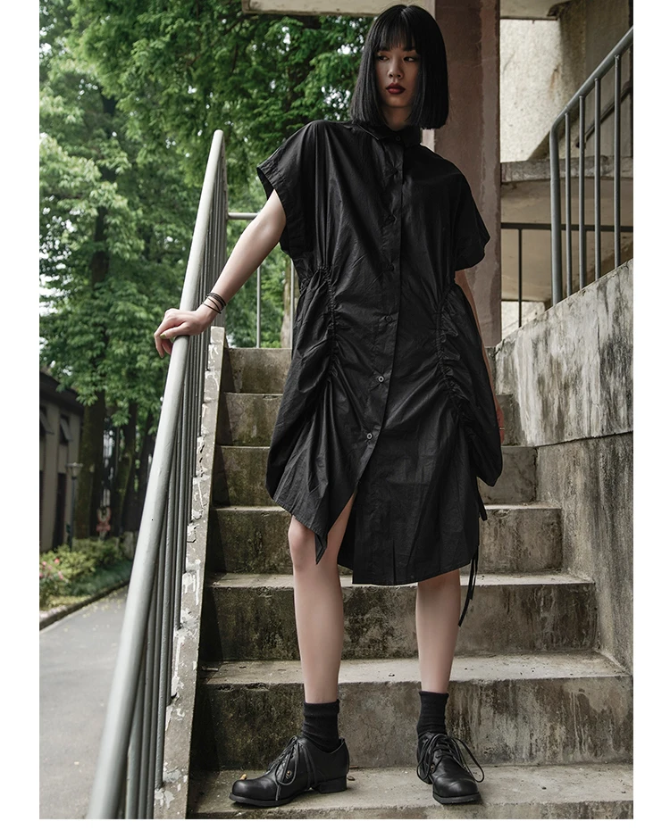 [EAM] New Spring Summer Lapel Short Sleeve Black Irreuglar Fold Split Joint Loose Shirt Dress Women Fashion Tide JX113
