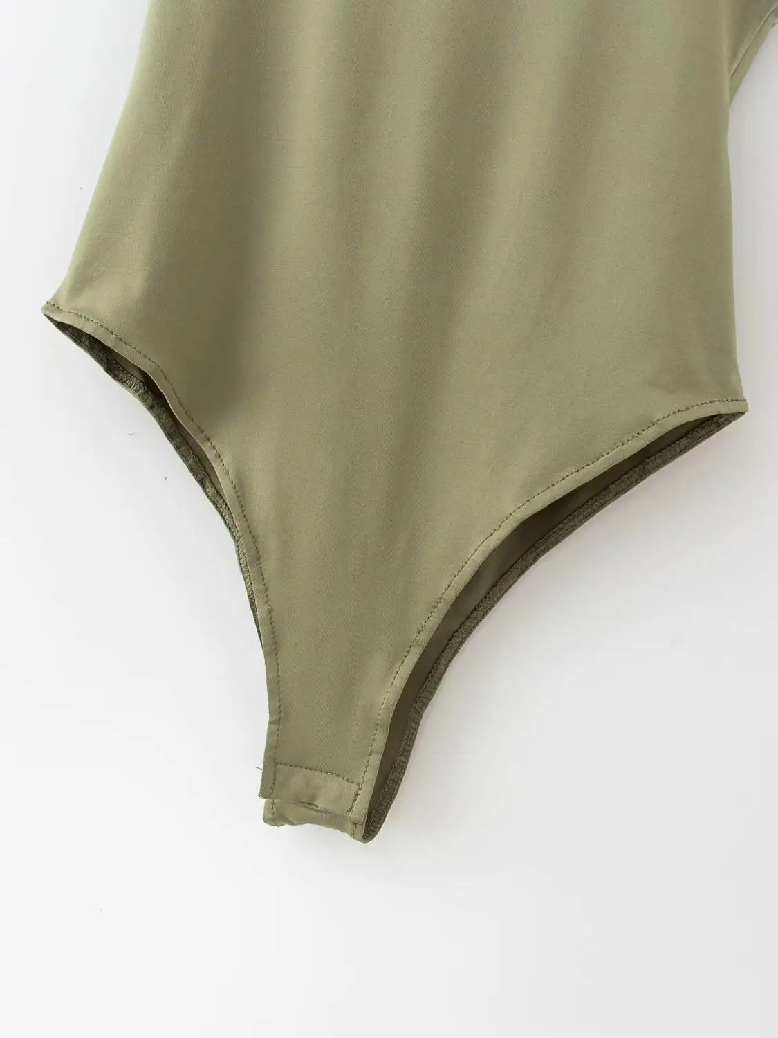 Боди женское однотонное с круглым вырезом базовая пикантная футболка без