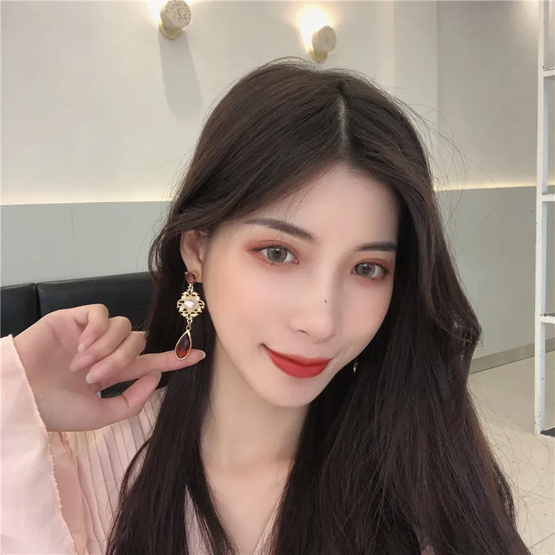 

Crystal French champagne baroque palace wind restoring ancient ways stud earrings long eardrop temperament