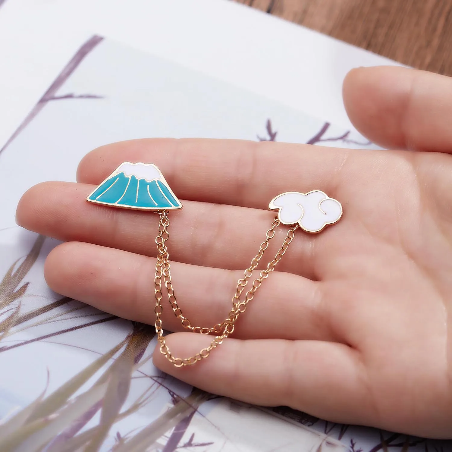 

RINHOO Man Suit Shirt Collar Tassel Chain Lapel Pin Brooch Planet Dolphin Badge Pins Wedding Dress Party Dance Accessories