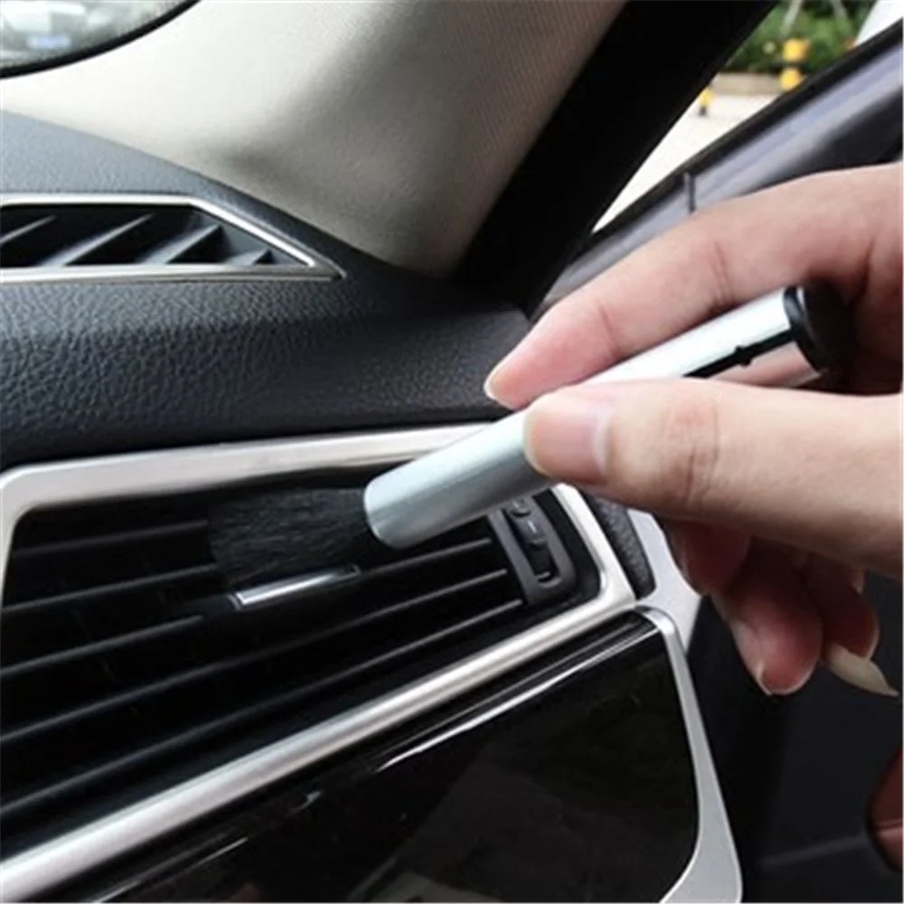 

Щетка для очистки салона автомобиля от пыли