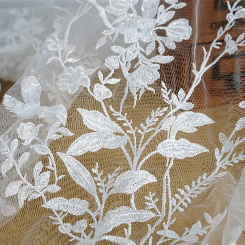 Кружевная ткань цвета слоновой кости с цветочной вышивкой прозрачная сетка