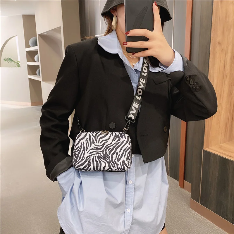 

Women Mini Bag Graffiti Box PU Shouder Bag Wide Strap Fashion Letter Zipper Pures and Bags Crossbody Euro-America Style