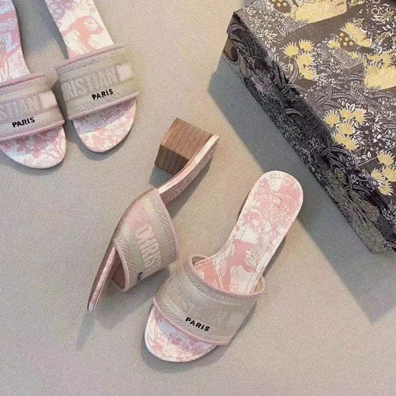 

New Sandals Women's Summer Retro Embroidery Letter One Word Slippers Middle Middle Heel Fashion Thick Heel Sandals Women