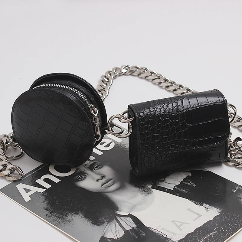 

[EAM] Pu Leather Black Mini Bag Split Joint Metal Chain Belt Personality Women New Fashion All-match Spring Autumn 2021 1DA546