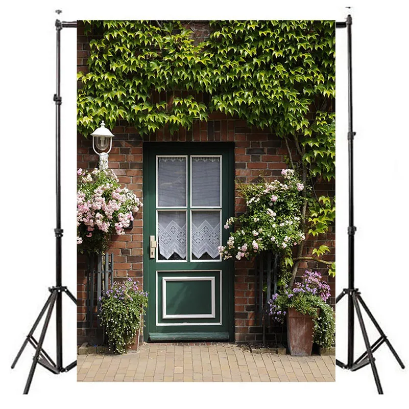 Винтажный фон для фотосъемки с зелеными дверями и красными кирпичными стенками