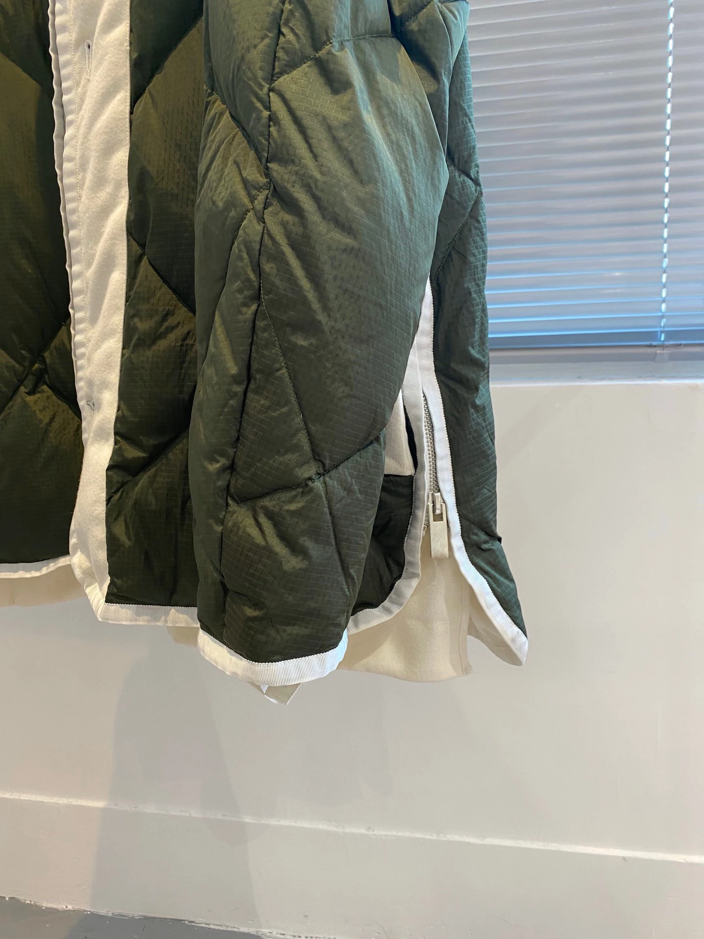 

Down Goose 10.24 White Women Patchwork Argyle Contrast Color Fake Two Piece Zipper Fur Collar Hooded Jacket Coat