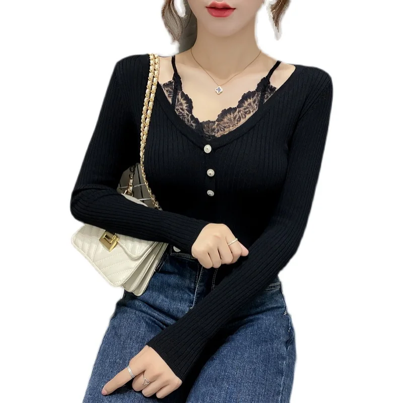 

Room 198212, Row 6, No.5 Middle] real shot V-neck lace splicing Pullover slim knit shirt 42