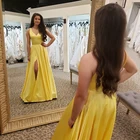 Элегантное желтое атласное длинное вечернее платье-трапеция с V-образным вырезом и разрезом, женское платье для вечеринки