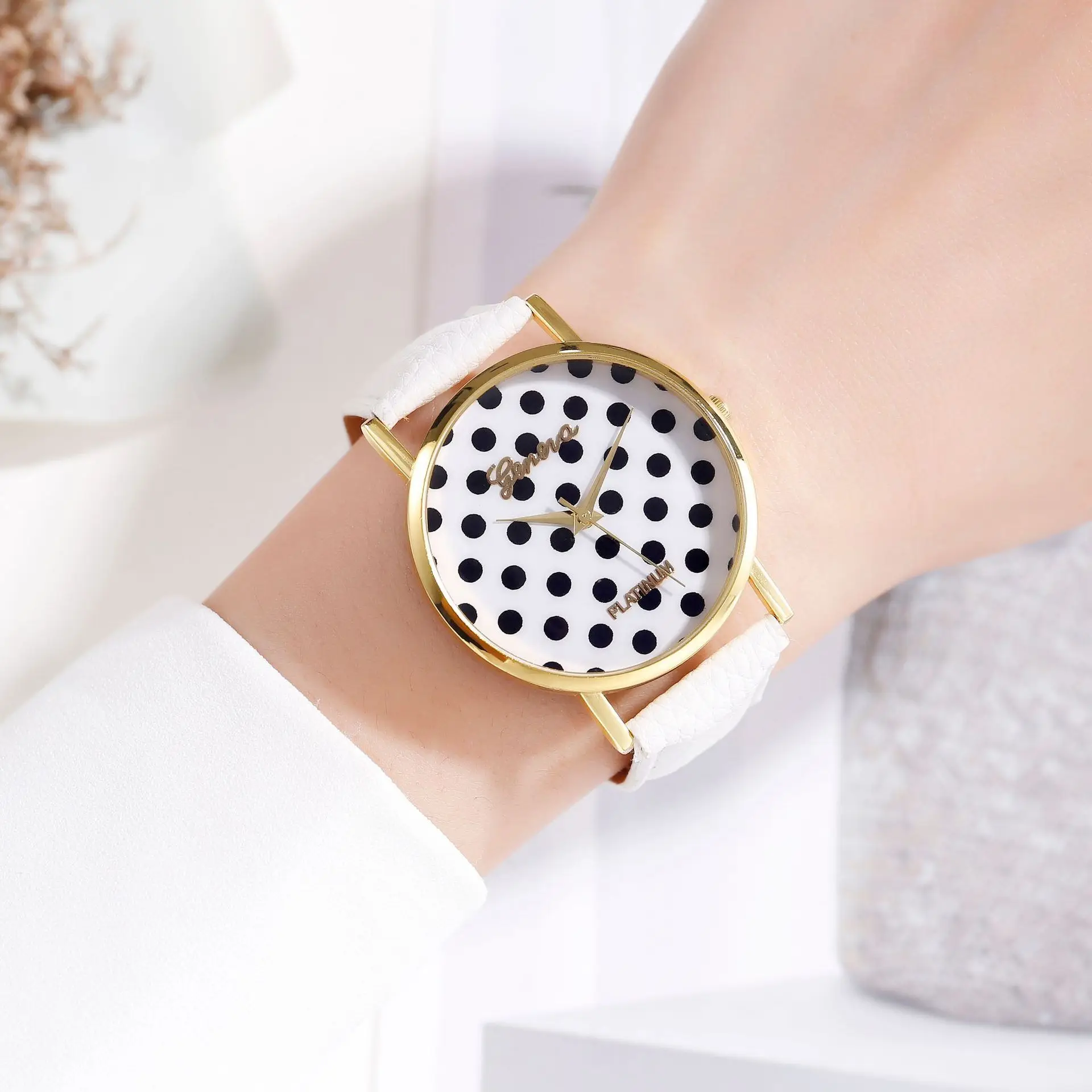 Часы женские кварцевые в горошек с кожаным ремешком 2020 | Наручные часы