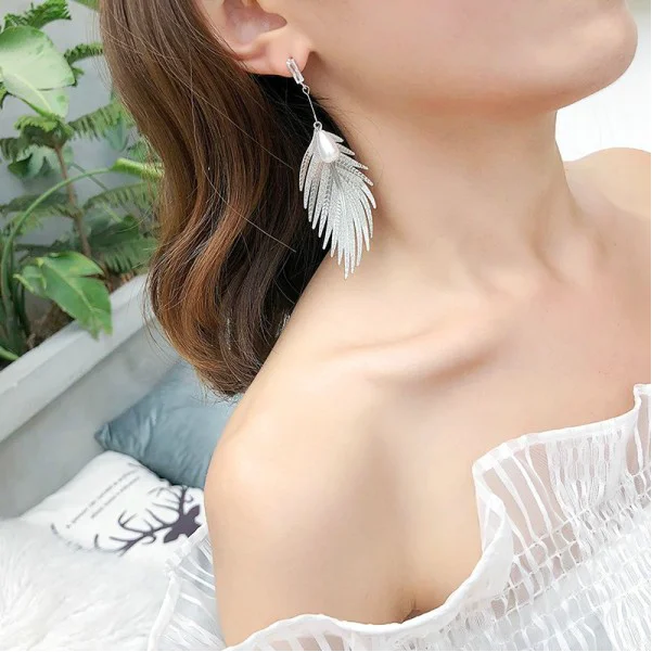 

2022 Korean Retro Earrings Fashion Round Flower Wings Earrings Jewelry