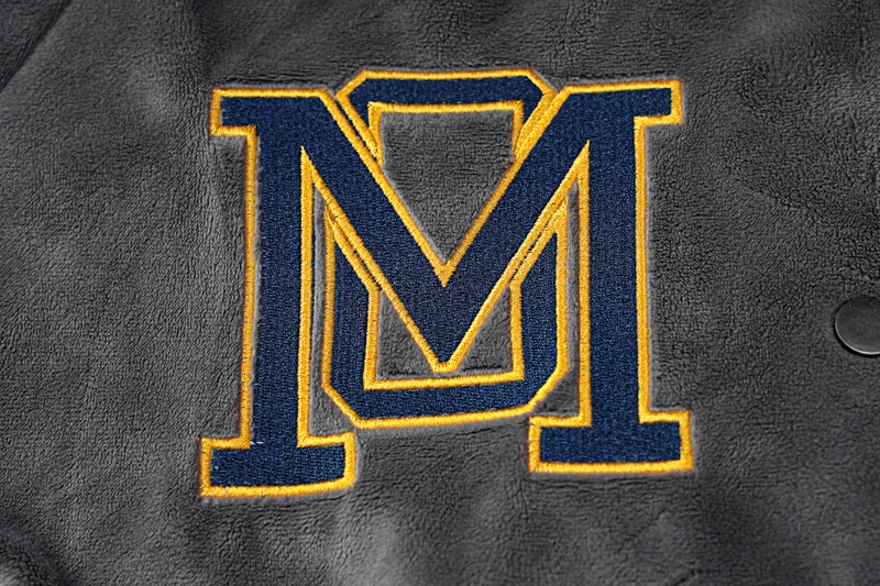 Новинка Осень-зима 2021 плюшевое пальто на пуговицах с вышивкой в виде букв |