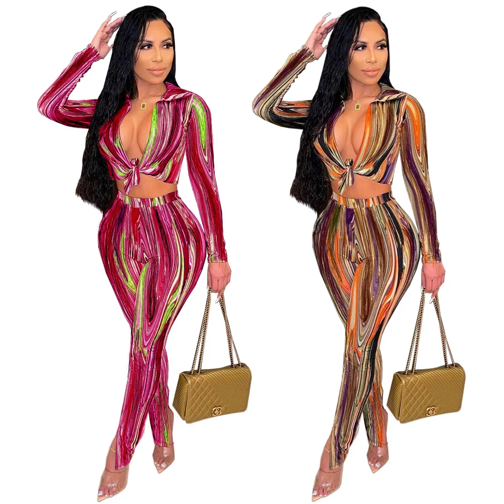 

Женский спортивный костюм из двух предметов, рубашка с отложным воротником и облегающие штаны