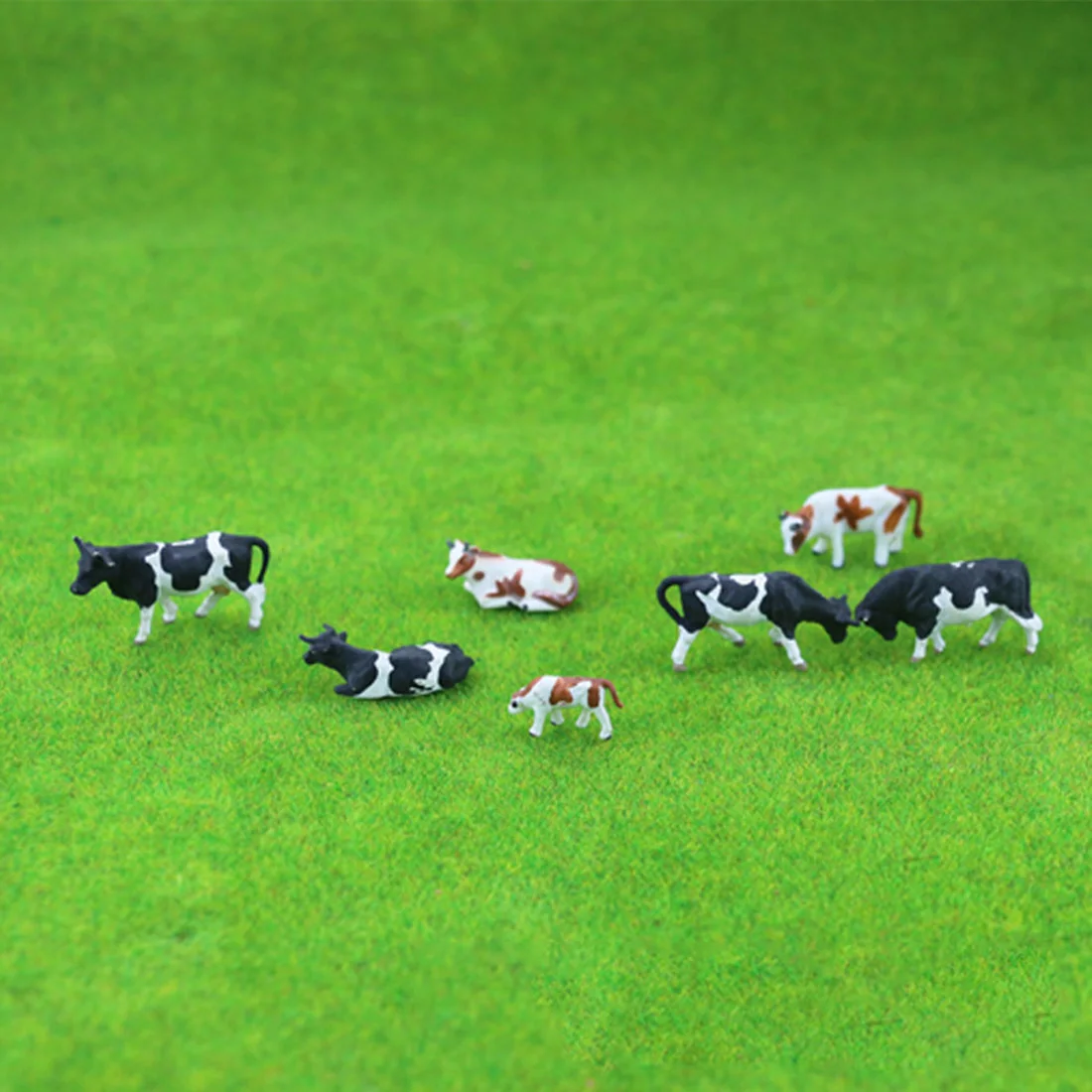 

1:87 Dairy Cattle Animal Model Small Colored Cow Model Toy for Sand Table Model Building Model