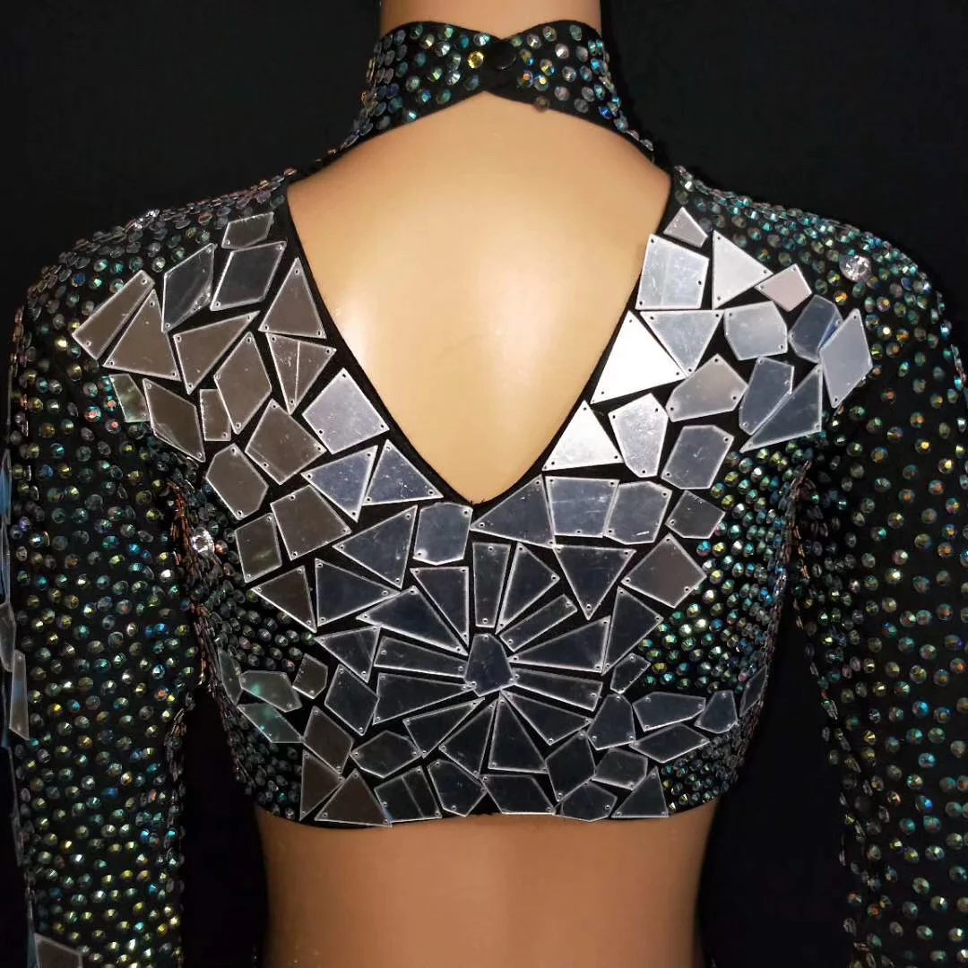 Костюм из двух предметов со сверкающими зеркальными блестками и стразами