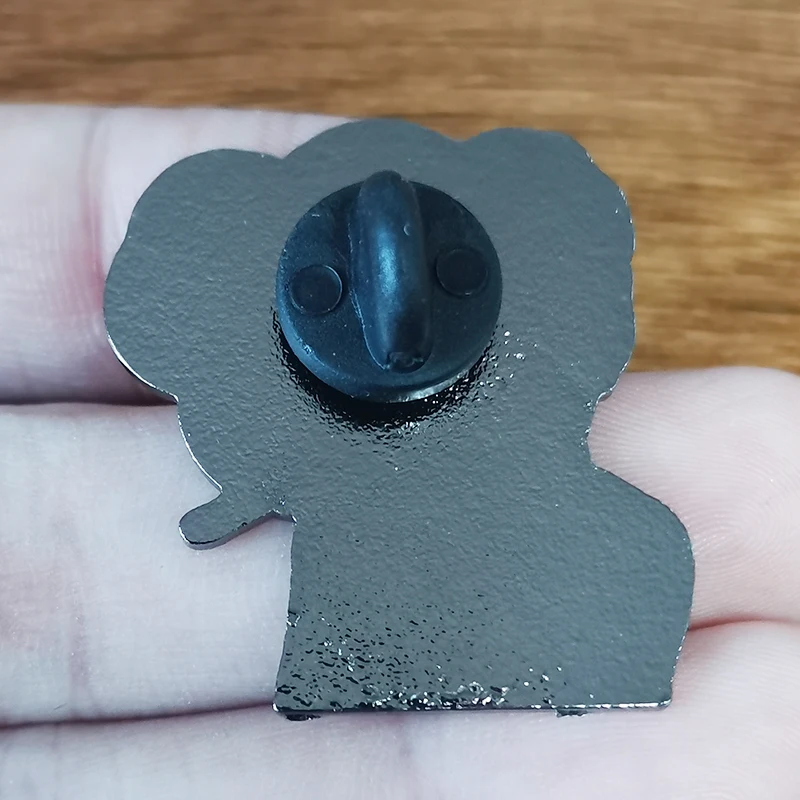 Брошь с эмалью Audrey Hepburn "Жизнь - это вечеринка, нарядись для неё" - красивый аксессуар с изображением талантливой актрисы и звезды кино.