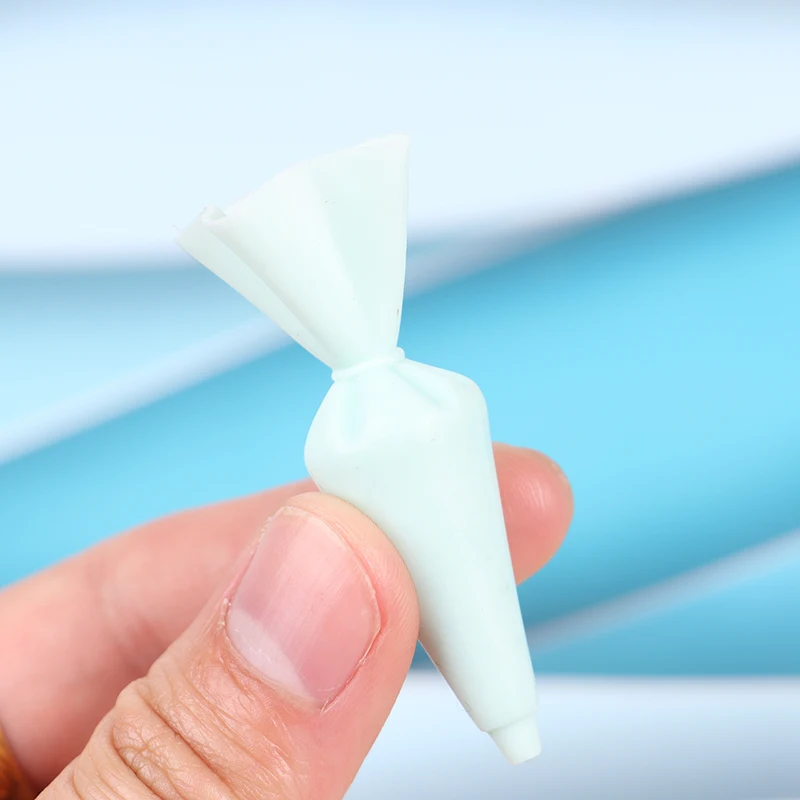 

2pcs 1:12 Miniature Pastry Bags Doll House Accessories DIY Toys For Baby Kids