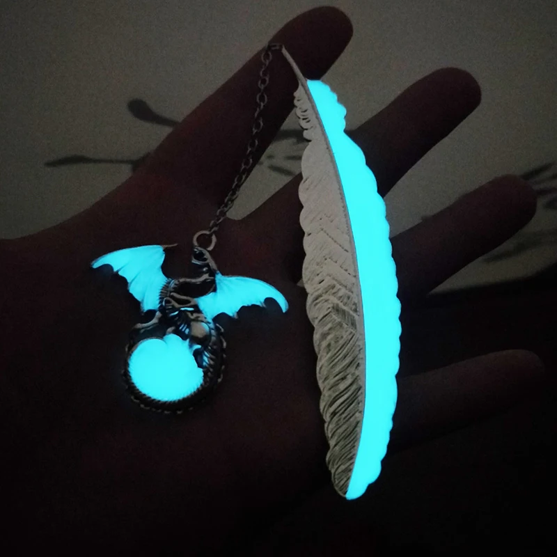 

Retro Metal Bookmark Cute Vintage Copper Feather Shaped Bookmark Luminous Ornament with Dragon Pendant Glow in The Dark Decor