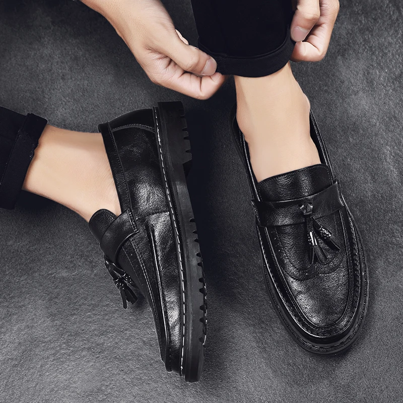 

men Shoes Loafers Men leather tassel Breathable Casual Lazy Flat Man Shoes slip on fashion Sneakers Men moccasins