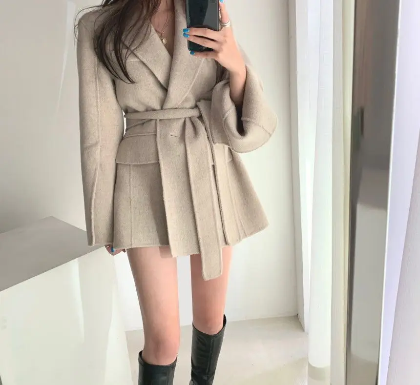 

Korean chic autumn and winter retro wild temperament lapel simple lace-up waist was thinner split sleeve woolen jacket female