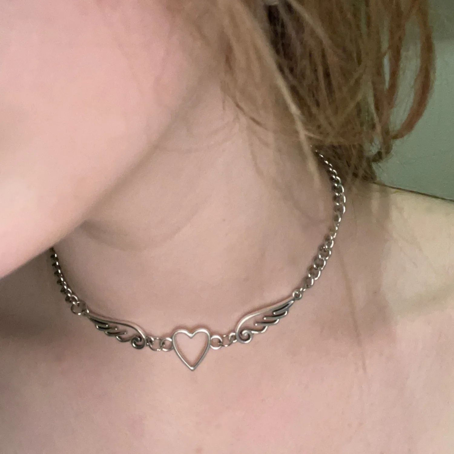 

Punk Vintage Hollow Heart Angel Wing Clavicle Chain Necklace For Women Silver Color Metal Link Feather Short Choker New Jewelry